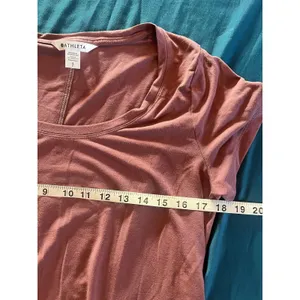 Womens Athleta workout top Size Small Rusty Pink Purple Color EUC thumbnail 3