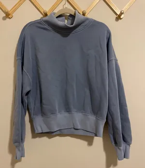 Abercrombie and Fitch Soft Max Essentials Pullover size Medium thumbnail 1