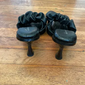 Circus NY Sam Edelman Slade Ruffle Heeled Slide Sandals Black Square Toe 7.5 💛 thumbnail 4
