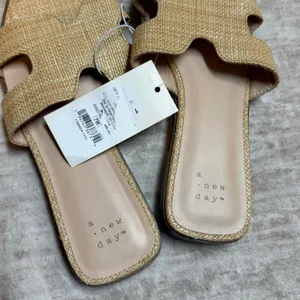 A New Day Women’s 7 W Sandals Slide on Slip on Raffia Cut out Vacation Summer thumbnail 5