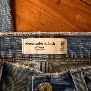 Abercrombie Jeans The Dad High-Rise thumbnail 3
