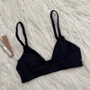 Skims Fits Everybody Triangle Bralette Onyx Size XXS thumbnail 3
