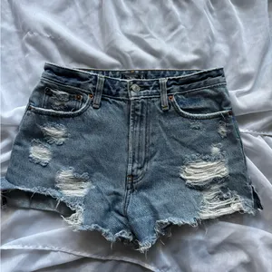 Abercrombie & Fitch Annie High Rise Short thumbnail 6