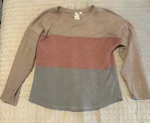 Pink sweater thumbnail 1