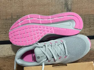 Women’s Nike pink and gray thumbnail 5
