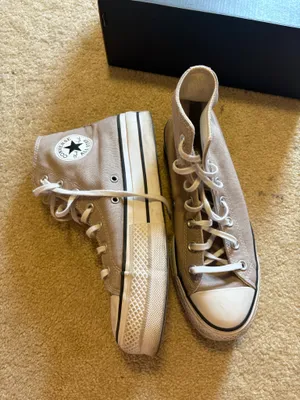 High-Top Converse Sneakers Women’s Chuck Taylor thumbnail 3