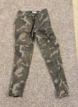 Camo pants  thumbnail 1