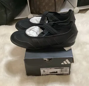 Adidas Barreda Mary Jane’s 6.5 thumbnail 1