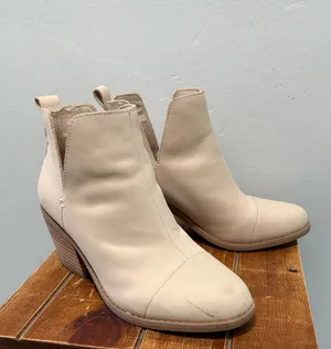 Boots  thumbnail 3