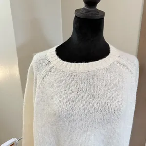 NWT Old Navy Knit Cozy Crew-Neck Sweater White Cream Raglan Sleeve‎ M thumbnail 2