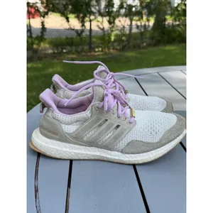 Adidas Ultraboost 1.0 Off White Lilac Women Size 8 Sneakers ID9665 Running Shoes thumbnail 3
