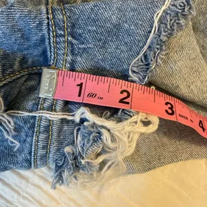 LEVI’S Ribcage Denim Shorts High Rise Button Fly Distressed Raw Hem Size 24 thumbnail 11