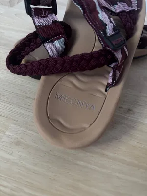 MEGNYA Braided Strap Sandals in Burgundy and Light Pink EUC thumbnail 4