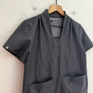 FIGS - Banepa Oversized Scrub Top Graphite Nurse Medical Doctor thumbnail 4