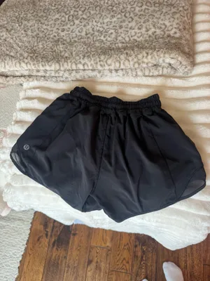 Lululemon Hot Hot Shorts thumbnail 2