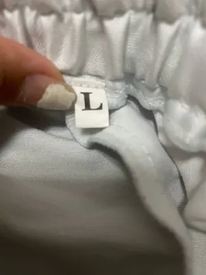 White Shorts Size M thumbnail 3