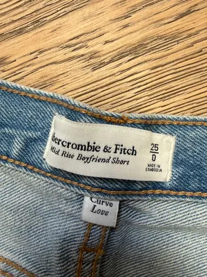 Abercrombie & Fitch Curve Love Denim Boyfriend Shorts thumbnail 3