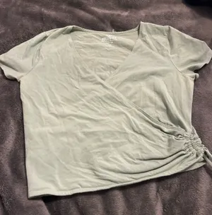 Hollister Top thumbnail 1
