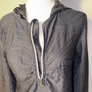 Title Nine Black‎ Textured Ruched Quarter Zip Hoodie Jacket Thumbholes M thumbnail 2
