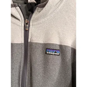 Patagonia Fleece Hoodie Womens L Gray Full Zip Colorblock Synchilla Jacket thumbnail 2