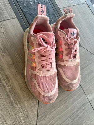 Adidas NMD R1 Pink Floral Iridescent Sneakers Women’s Size 6 thumbnail 3