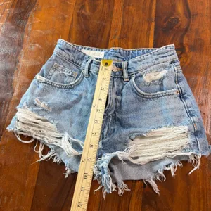 Zara Light Wash Distressed High Waisted Denim Shorts Size 0 727/002/400/32 thumbnail 4