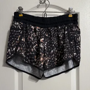 Lululemon‎ Tracker Short III in Star Crushed Multi / Black *4-way Stretch thumbnail 2