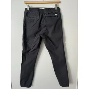 Vuori S Women’s Ripstop Pants in Dark Grey thumbnail 7