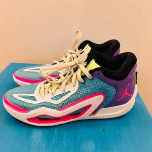 Nike Air Jordan Tatum 1 ‘Lagoon Pulse’ Wave Runner Womens 9.5 thumbnail 3