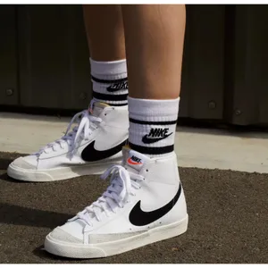 Nike Blazers Mid 77 White Sneakers Athletic Trainers Shoes Size 8 thumbnail 6