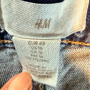 H‎ & M Size 16 Short 26" Inseam Straight High Waist Jeans Blue Denim Stretch thumbnail 3