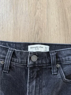 High-Rise Mom Jeans Abercrombie thumbnail 4