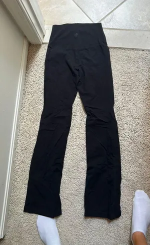 Aritzia TNA YOGA PANT thumbnail 1