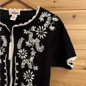 Vintage Worthington Small Black White Floral Embroidered Front Zip Cardigan thumbnail 2