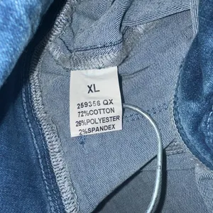 Flamingals High-rise pull-on jeans in a medium blue wash with a raw hem thumbnail 3