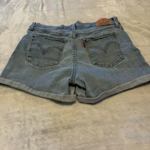 Levi Strauss Mid Length Blue Denim Women's Shorts - Casual Rolled Hem Size 30 thumbnail 13