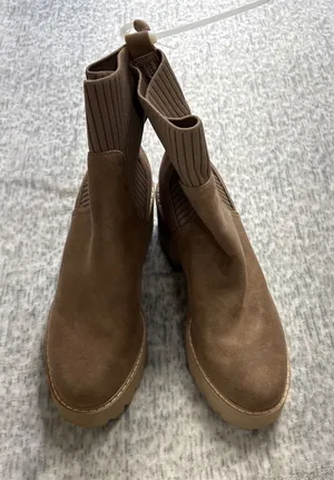 DV Dolce Vita Tyler Brown Faux Suede Lug Sole Sock Ankle Boots Womens‎ 9 thumbnail 1