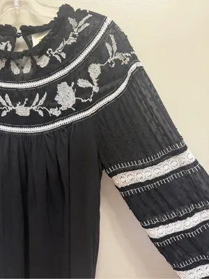 Maeve Anthropologie Winona Lace Embroidered Top Blouse Black White Size Small thumbnail 4
