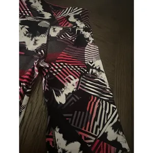 Calvin Klein Women's XS Biker Shorts Abstract Pattern 9" Inseam MSRP $39.50 thumbnail 3