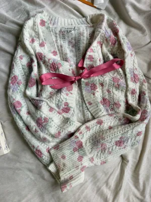 Francesca's Sweater Cropped  thumbnail 1