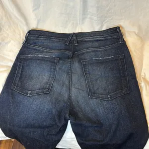 Good American straight leg jeans thumbnail 3