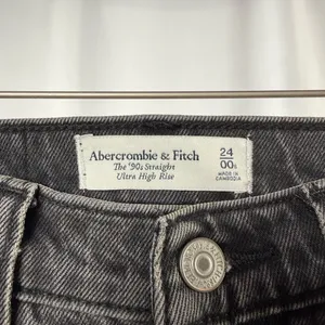 Abercrombie & Fitch‎ The 90's Straight Ultra High Rise Jeans in Black Size 24 00 thumbnail 2