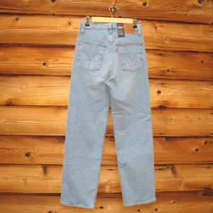 NWT Levi's Ribcage Straight Ankle Jeans thumbnail 6