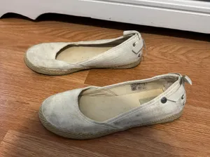 UGG Size 6 Off White Flats thumbnail 3