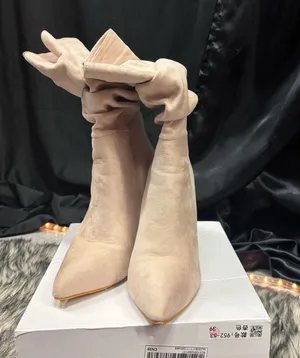 Chic Beige‎ Women's Heeled Boots Tan Size 8 thumbnail 1