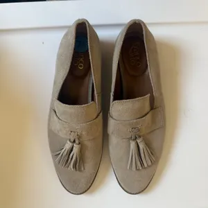 Franco Sarto Hadden Suede Taupe Loafers With Tassels Neutral Preppy Gray 7.5 thumbnail 2