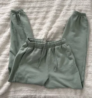 Alo Yoga Sweatpants thumbnail 1