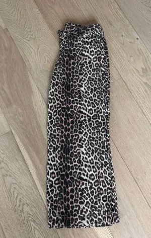 Pacsun cheetah print jeans thumbnail 4