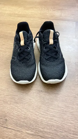 New Balance Fresh Foam Roav V2 Black Gray Athletic Running Shoes Womens Size 7.5 thumbnail 2