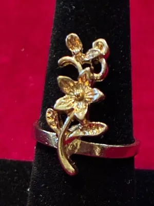 Vintage Gold-Tone Floral Stem Ring – Size 7.5 thumbnail 1